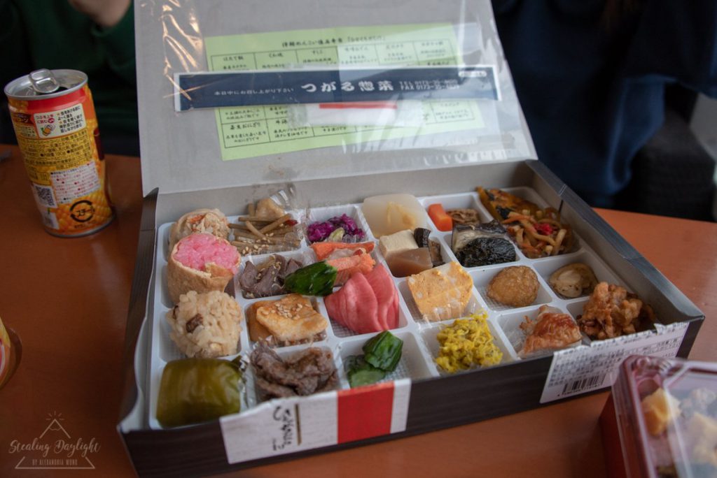 津輕めんこい懐石弁当 ひとくちだらけ